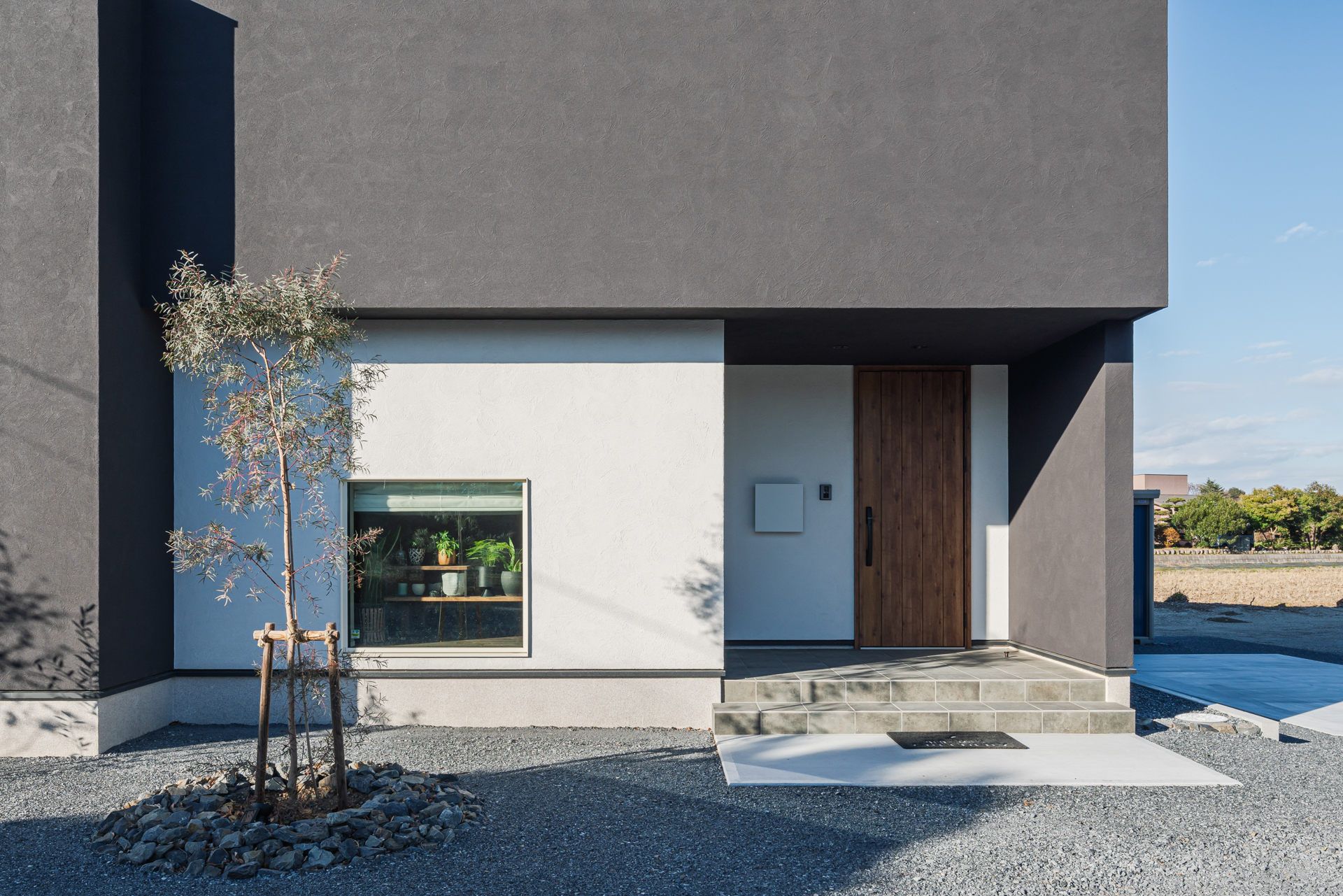 青空の下に建つベリーの家のモデルハウス
